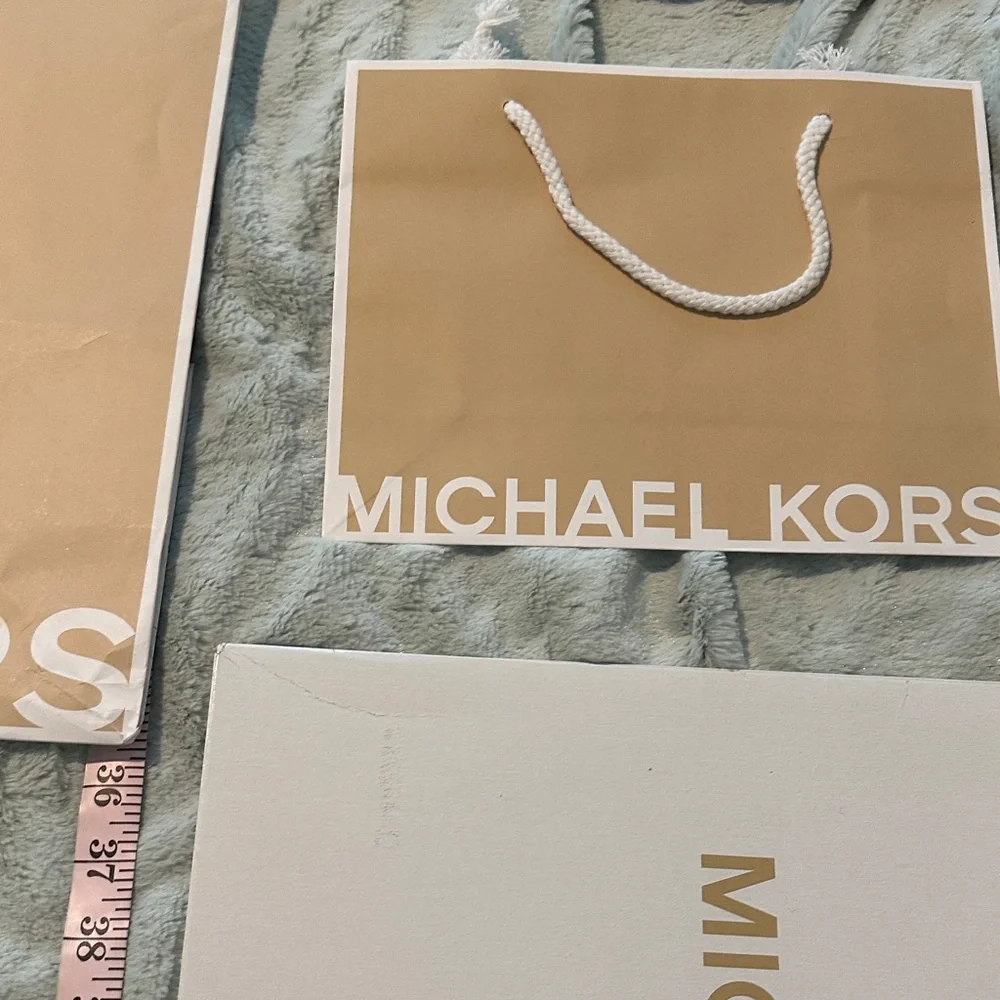 4 Michael Kors Beige & White Gift Bags Plus Box